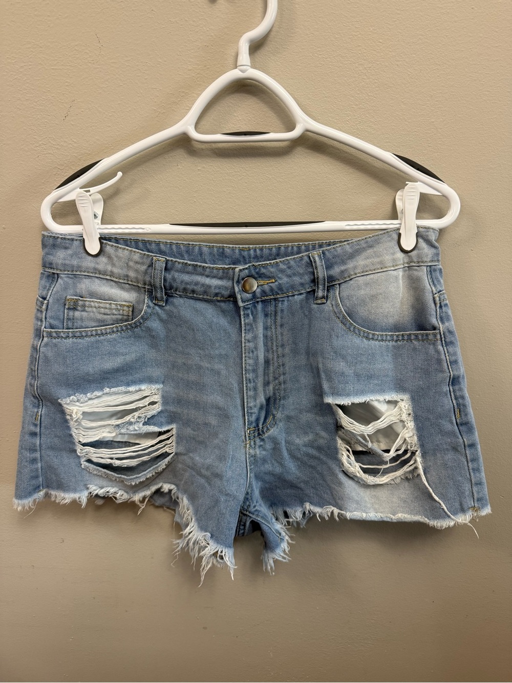 🔥2 for $10🔥Light Blue Distressed Denim Women’s Shorts Size Large